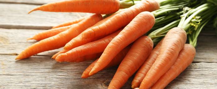 Karotten beinhalten Vitamin A und unterstützen die Augen
